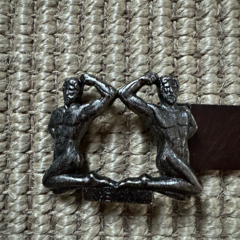 Dolce gabbana belt rare vintage belt and unique buckle. Size 33/36
